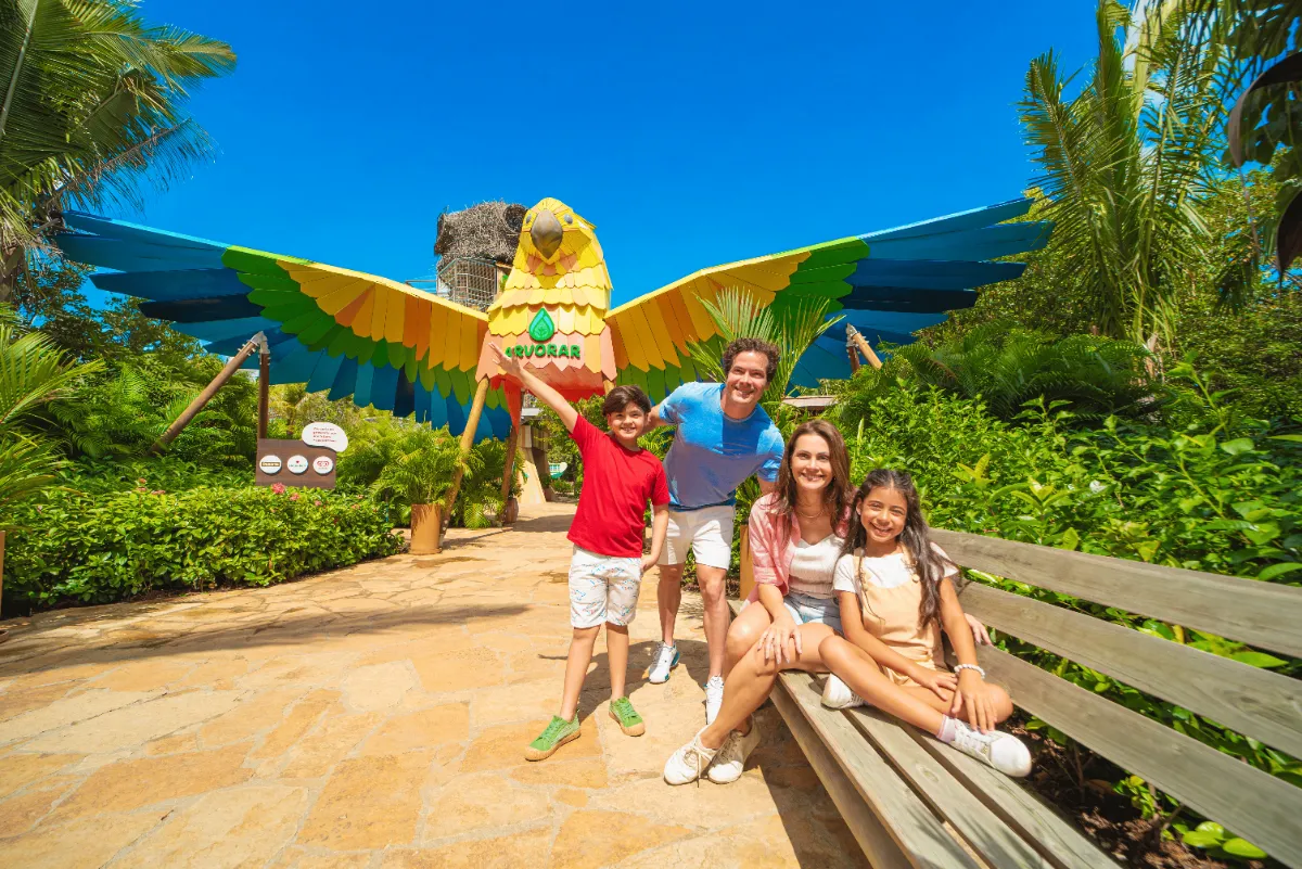 Família no Parque Arvorar em meio à natureza